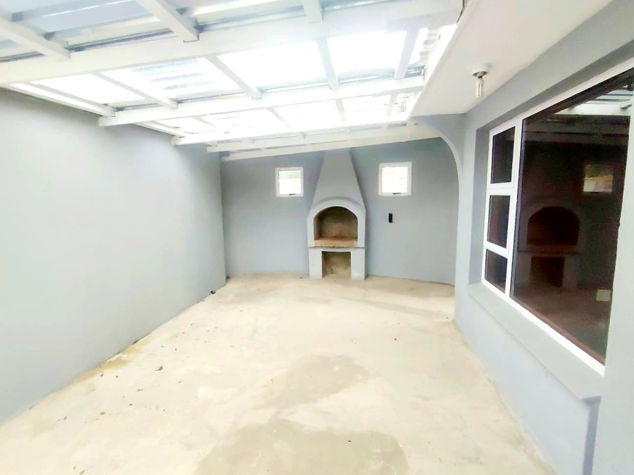 5 Bedroom Property for Sale in Beacon Bay Eastern Cape